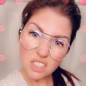 Meet your Posher, Lea